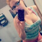 slatka plavuša sisata