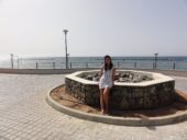 slatka stidljiva neiskusna devojka