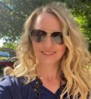 slatka devojka koja voli komunikativne momke