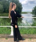 slatka zgodna mlada devojka dosađuje se