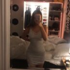 Slatka mlada devojka koja je uvek pozitivna