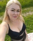 milf plavuša koja voli predigru